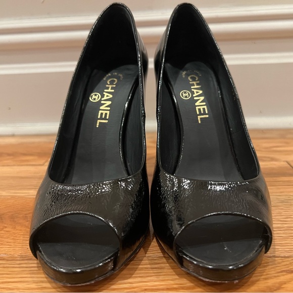 CHANEL PATENT LEATHER PEARL EMBELLISHED HEEL - Picture 10 of 12